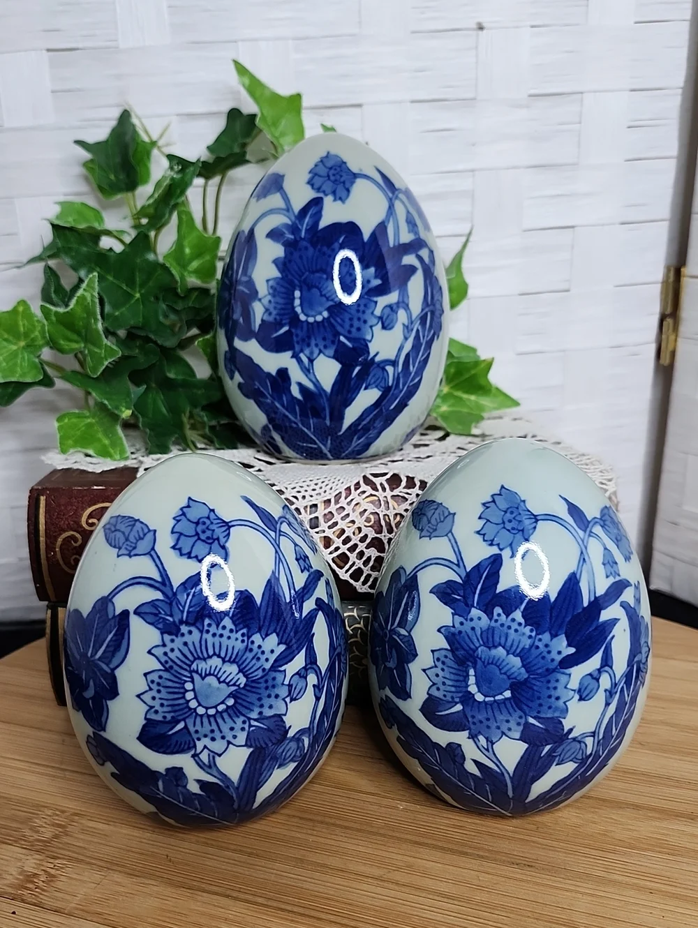👉*VINTAGE* 3 CHINOISERIE STYLE COBALT BLUE PORCELAIN LOTUS FLOWER EGGS
